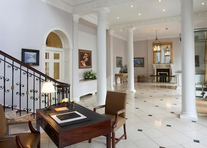 Отель The Merrion