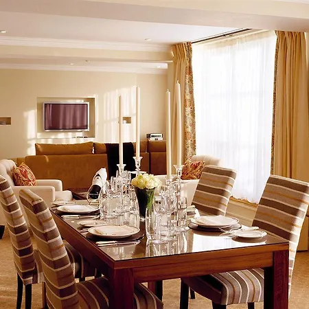 The Merrion מלון 5*